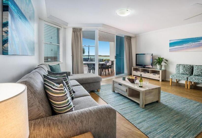 Superior 3-bedroom flat with a view, Watermark Resort Caloundra