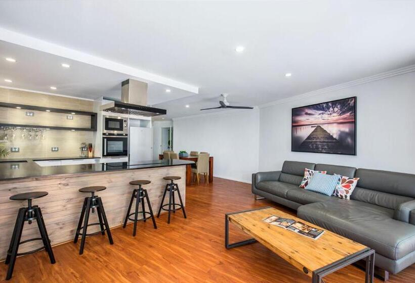 آپارتمان ممتاز سه‌خوابه رو به مناظر, Watermark Resort Caloundra