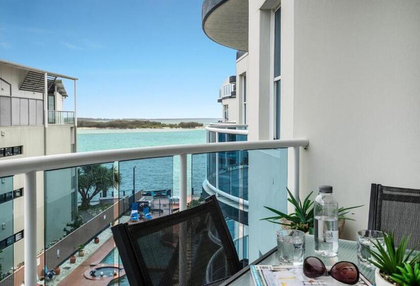 Superior 3-bedroom flat with a view, Watermark Resort Caloundra