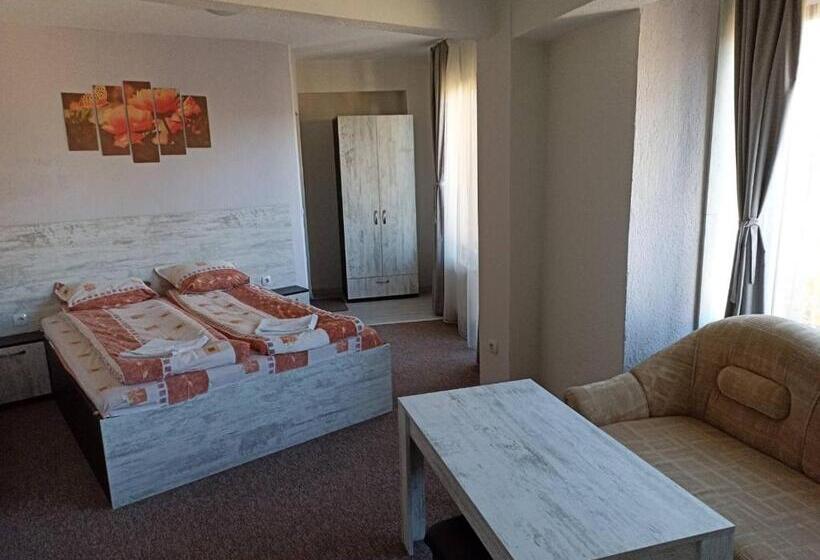 اتاق استاندارد سه نفره, Petar Guest House
