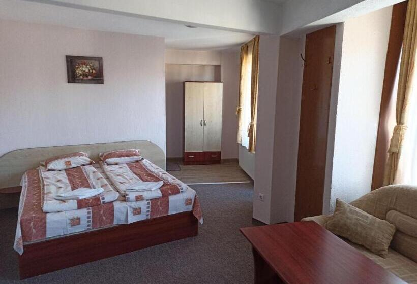 اتاق استاندارد سه نفره, Petar Guest House