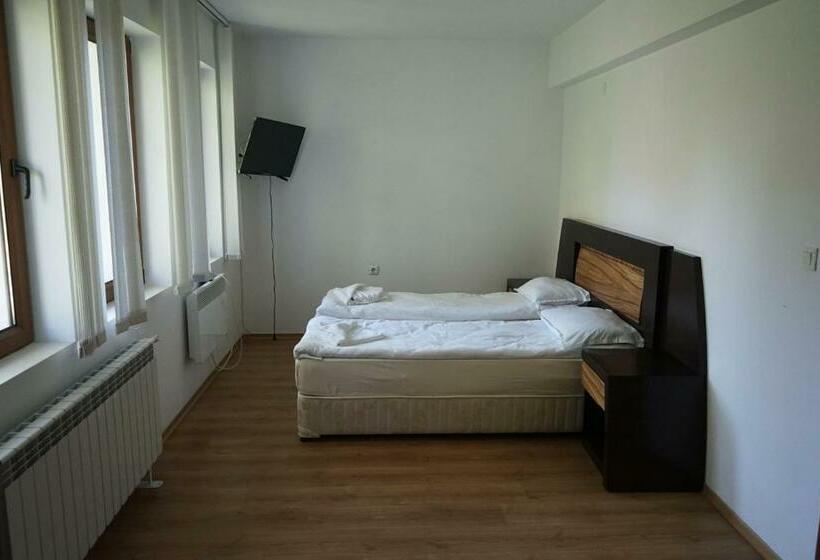 اتاق استاندارد با بالکن, апартамент за гости евелин