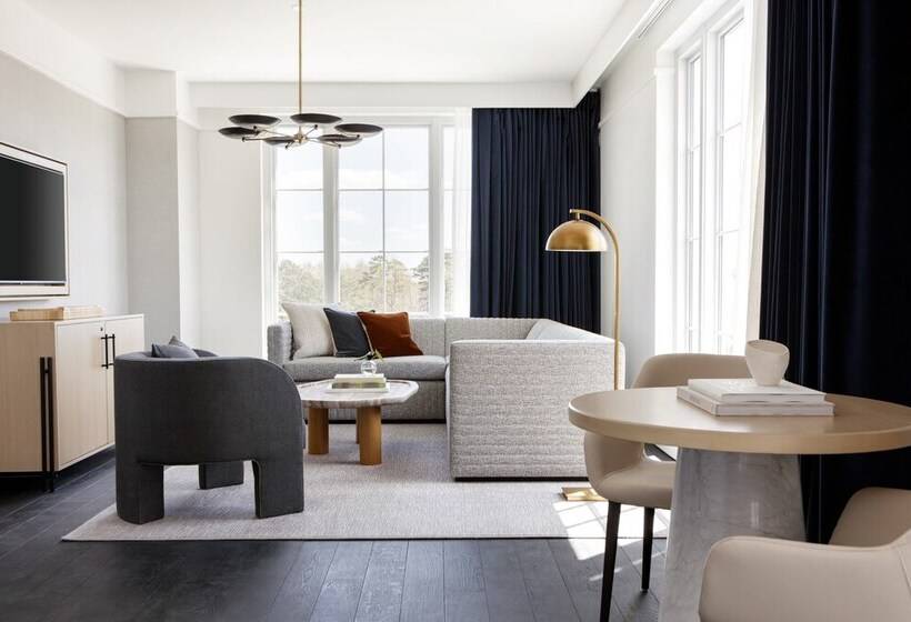 Suite with Terrace, Kimpton   The Forum Hotel, An Ihg