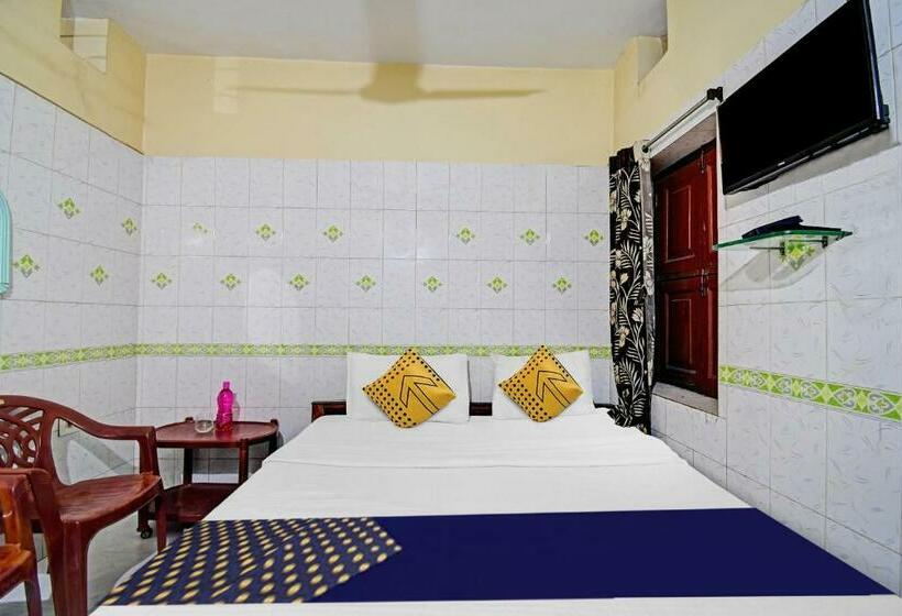 اتاق کلاسیک سه تخته, Spot On Bikram Lodge