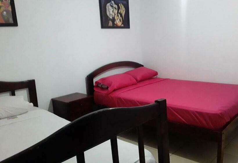 اتاق استاندارد سه نفره, Hostal Samary
