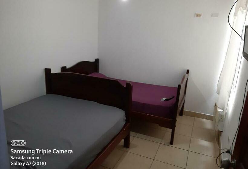 اتاق استاندارد سه نفره, Hostal Samary