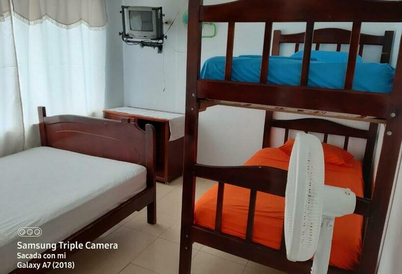 اتاق استاندارد چهار تخته, Hostal Samary