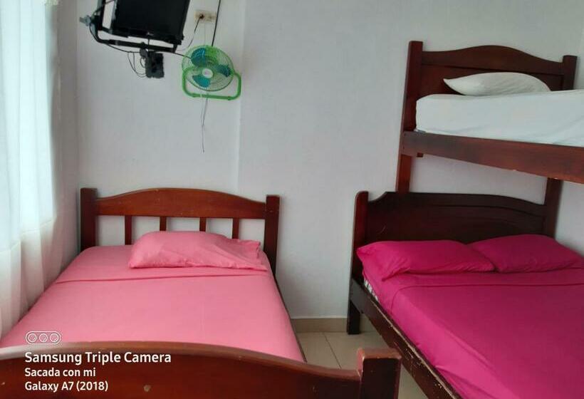اتاق استاندارد چهار تخته, Hostal Samary