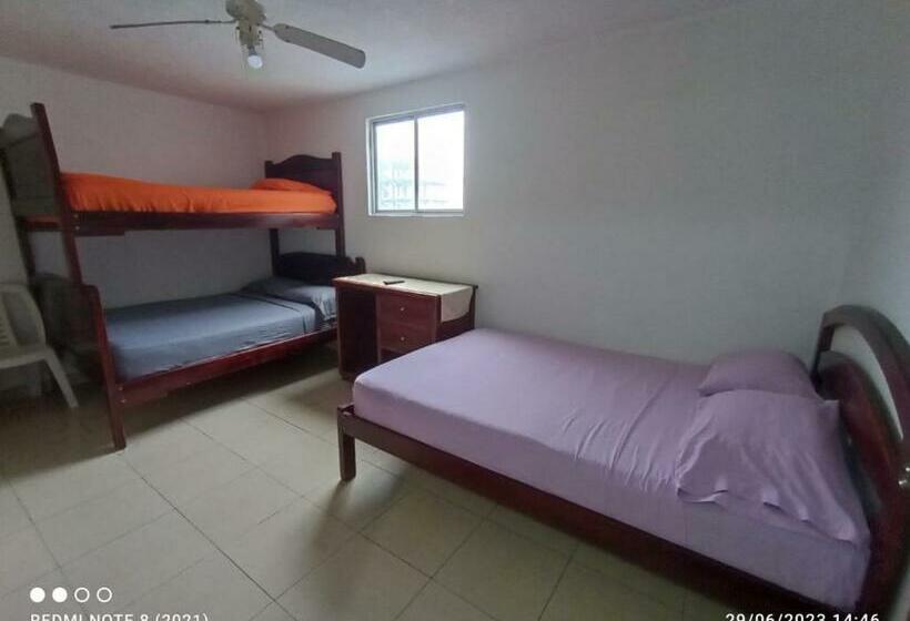 اتاق استاندارد چهار تخته, Hostal Samary