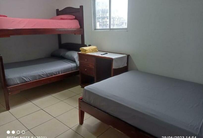 اتاق استاندارد چهار تخته, Hostal Samary