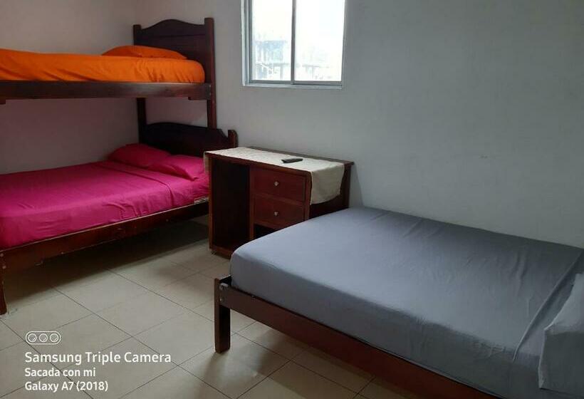اتاق خانوادگی, Hostal Samary
