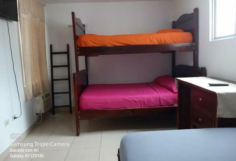 اتاق خانوادگی, Hostal Samary