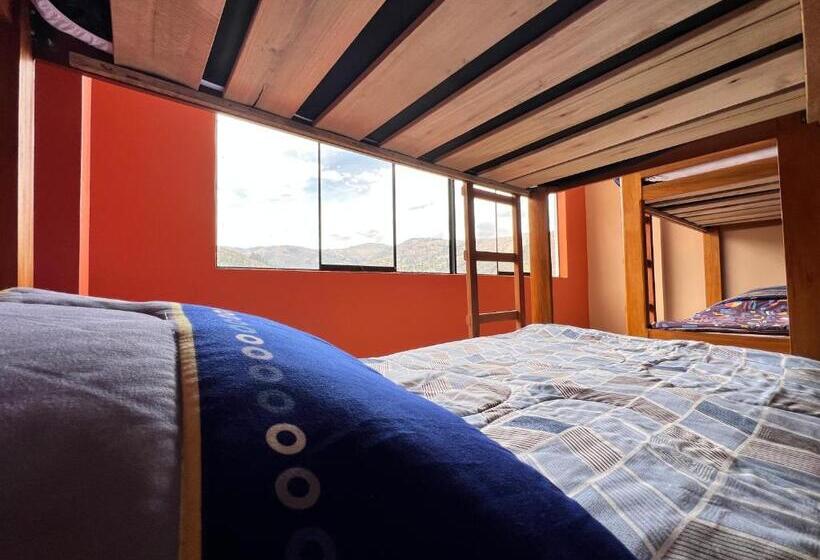 تختخواب در اتاق مشترک, Tony Montaña B&b