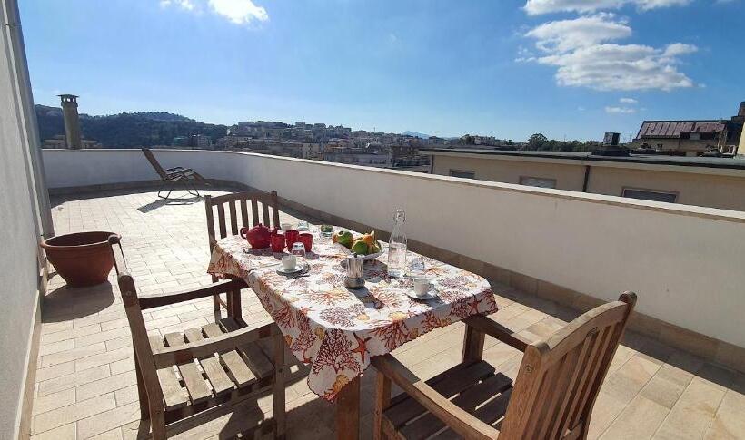اتاق استاندارد با تخت بزرگ, Il Centrale Guest House