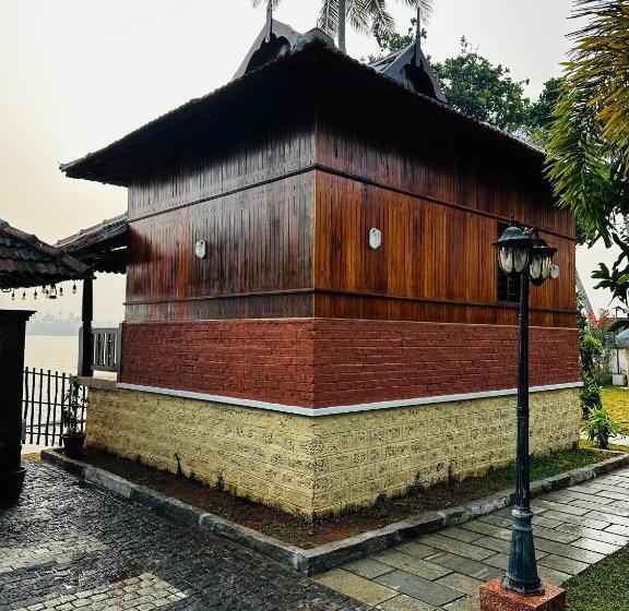 اتاق استاندارد با چشم‌انداز دریاچه, Cherai Lake Resort