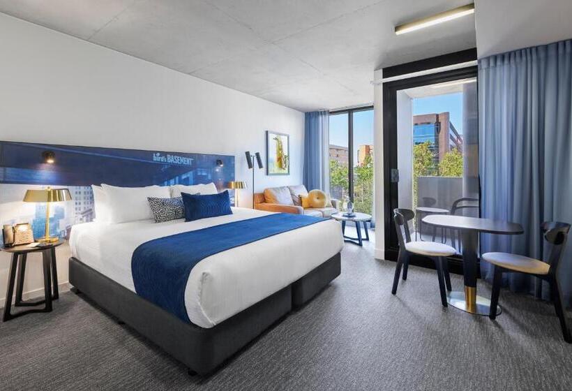 استودیوی سوپریور, Oaks Melbourne St Kilda Road