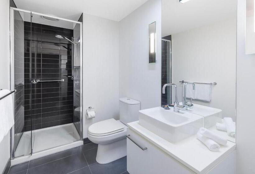 استودیوی سوپریور, Oaks Melbourne St Kilda Road
