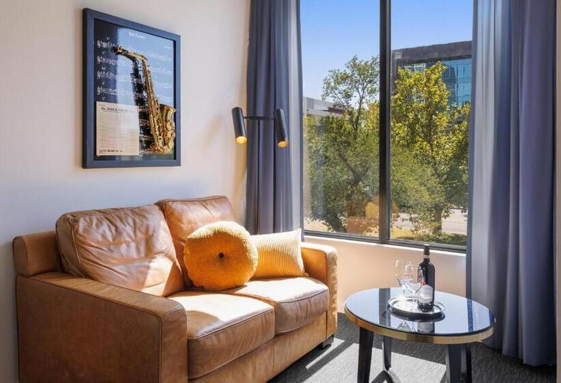استودیوی سوپریور, Oaks Melbourne St Kilda Road