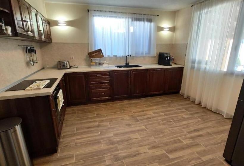 ویلای یک اتاق خوابه با استخر شنا, къща за гости   вила сидона