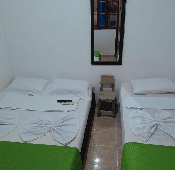 스탠다드 트리픔 룸 공동욕실, Hostal Villa Del Río Las Brisas