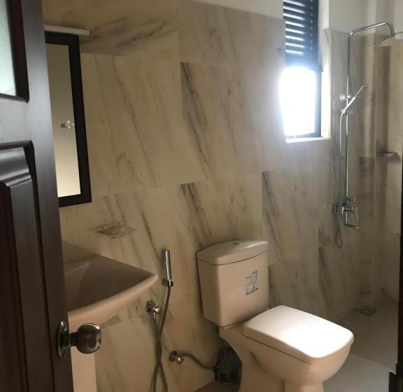 سوییت جونیور با بالکن, Cinnamon Tan Boutique