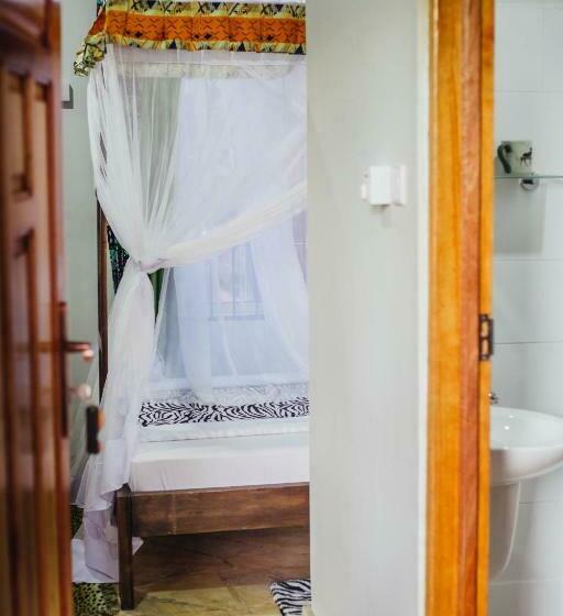 اتاق استاندارد با چشم‌انداز کوهستان, Kilimanjaro Scenic Lodge