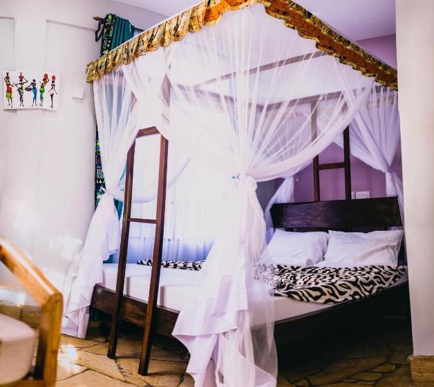 اتاق لوکس یک تخته, Kilimanjaro Scenic Lodge