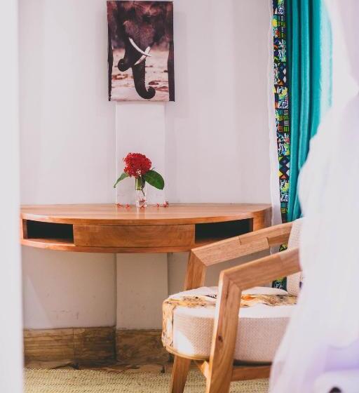 اتاق لوکس یک تخته, Kilimanjaro Scenic Lodge