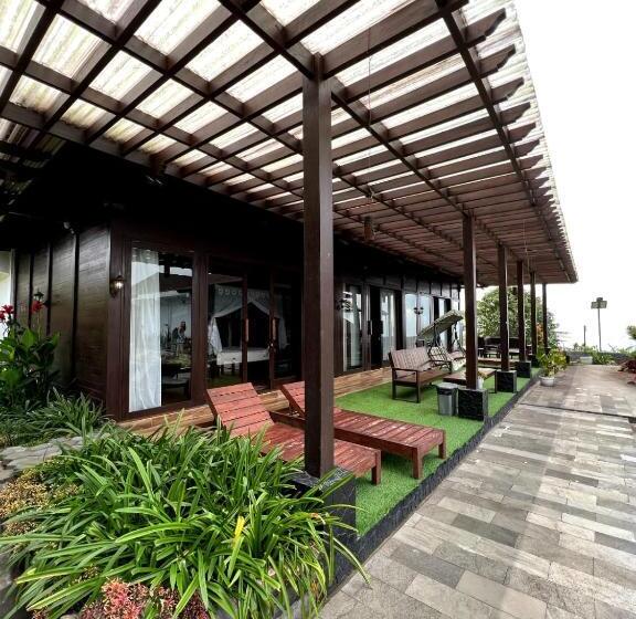 اتاق استاندارد با چشم‌انداز استخر, Shankara Munduk Bali