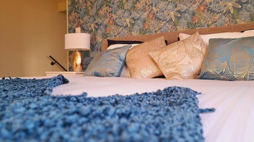 اتاق لوکس با بالکن, The Newport Lodge   Incl 3h Wellness & Use Ebikes & Breakfast