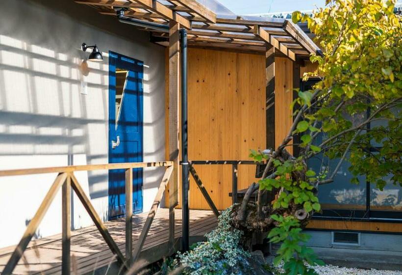 اتاق لوکس با بالکن, 深々 Books&stay シンシンブックスアンドステイ