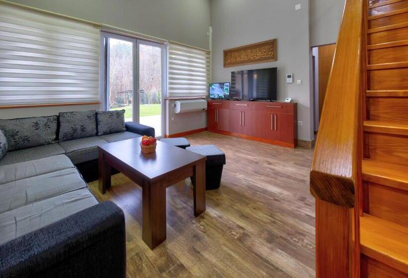 ویلای لوکس 1 خوابه, Forest Lodges