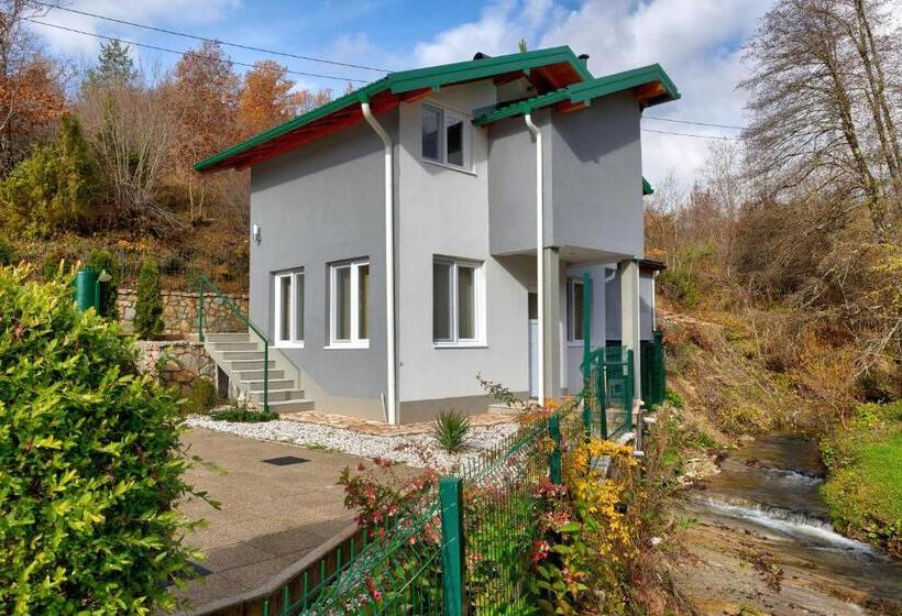 خانه 2 خوابه, Forest Lodges