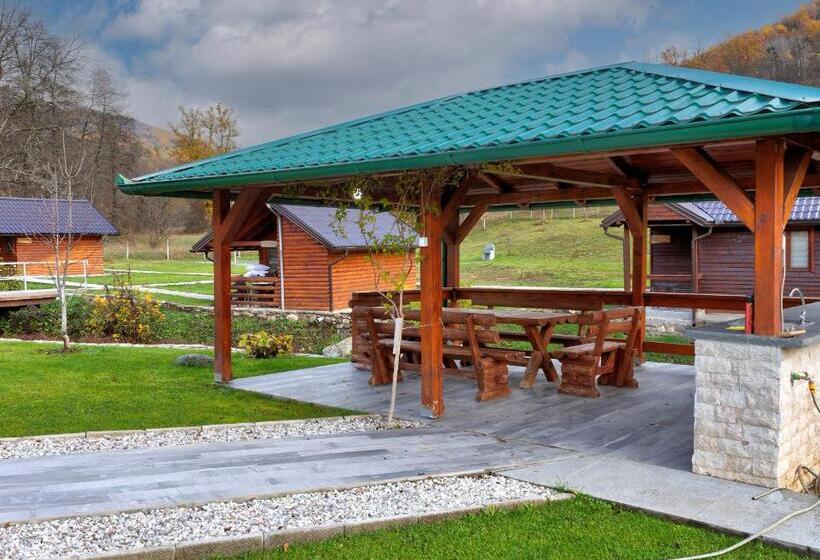 سوییت خانوادگی, Forest Lodges