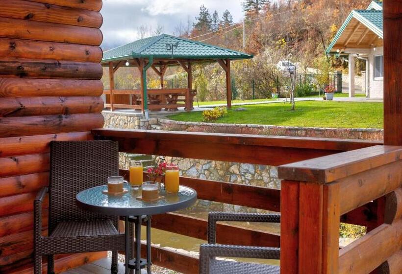 سوییت خانوادگی, Forest Lodges