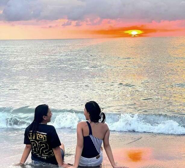 اتاق خانوادگی با چشم‌انداز دریا, Sun In Hand Beach Resort
