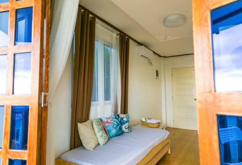 اتاق خانوادگی با چشم‌انداز دریا, Sun In Hand Beach Resort