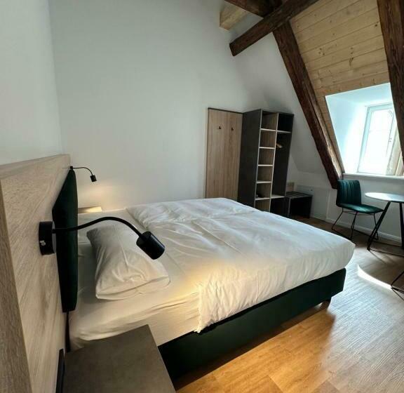 استودیوی استاندارد, Hopfenhotel Am Adenauerufer