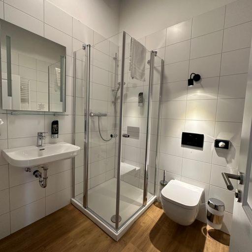 استودیوی استاندارد, Hopfenhotel Am Adenauerufer