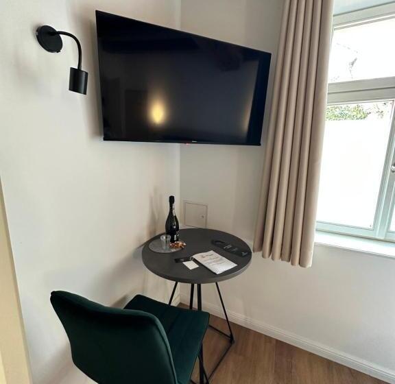 اتاق لوکس سه تخته, Hopfenhotel Am Adenauerufer