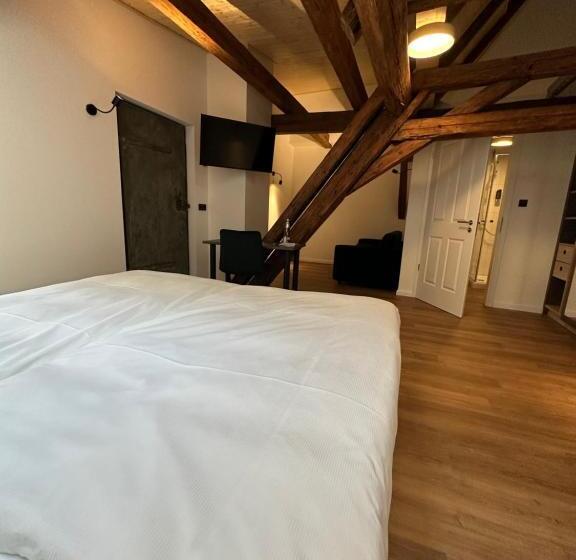 اتاق لوکس چهار تخته, Hopfenhotel Am Adenauerufer
