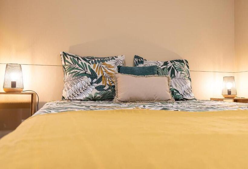 اتاق لوکس, Dorigem Rooms
