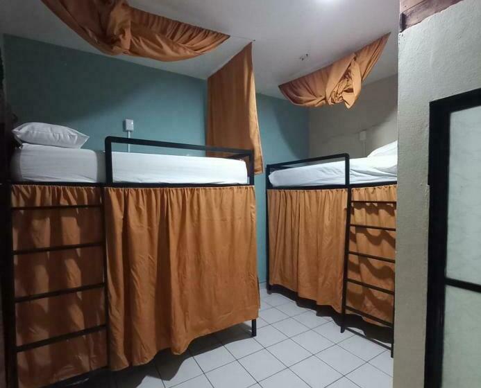 Lit en Chambre Commune, El Coyote