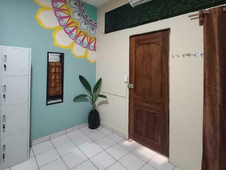 Lit en Chambre Commune, El Coyote