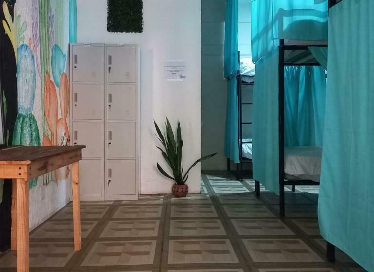 Lit en Chambre Commune, El Coyote
