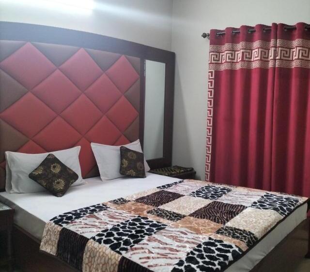 اتاق لوکس یک تخته, Subhan Palace Gulshan Near Millennium Mall