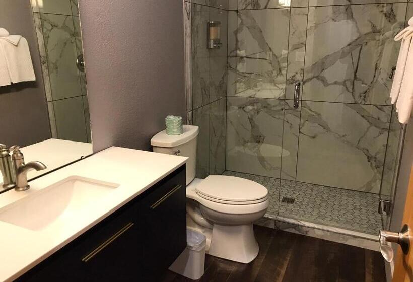 3 Bedroom Suite, Blue Elk Inn