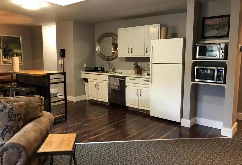 3 Bedroom Suite, Blue Elk Inn