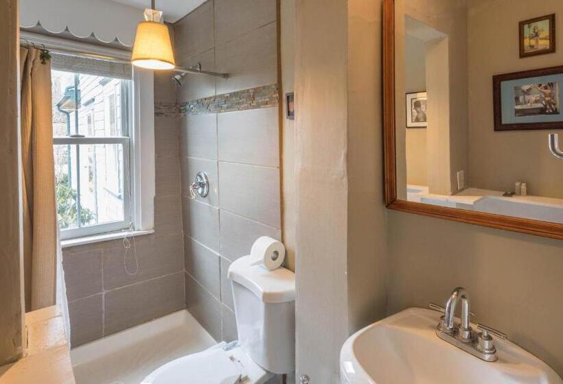 اتاق اکونومی, Snug Cottage