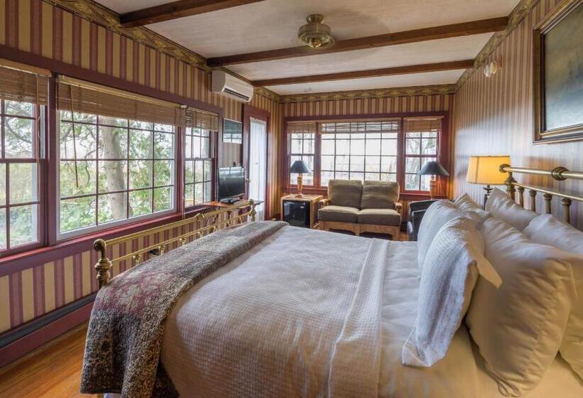 سوییت سوپریور با چشم‌انداز دریا, Snug Cottage